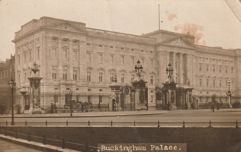 ROYALTY UK BUCKINGHAM PALACE REAL PHOTO POSTCARD