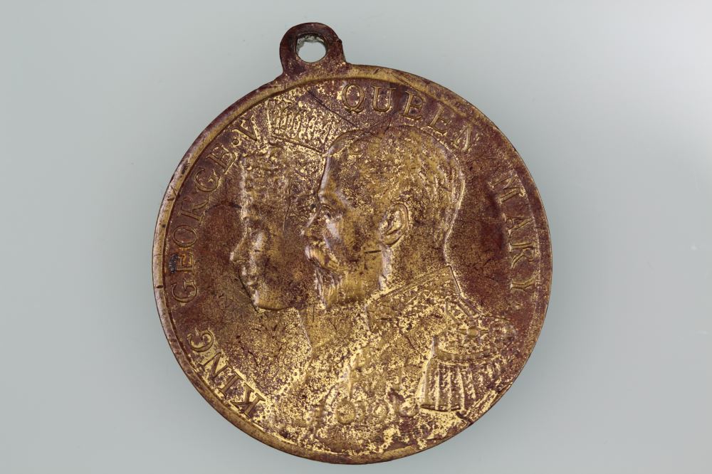 GB BOROUGH OF FULHAM KING GEORGE V & QUEEN MARY CORONATION MEDAL