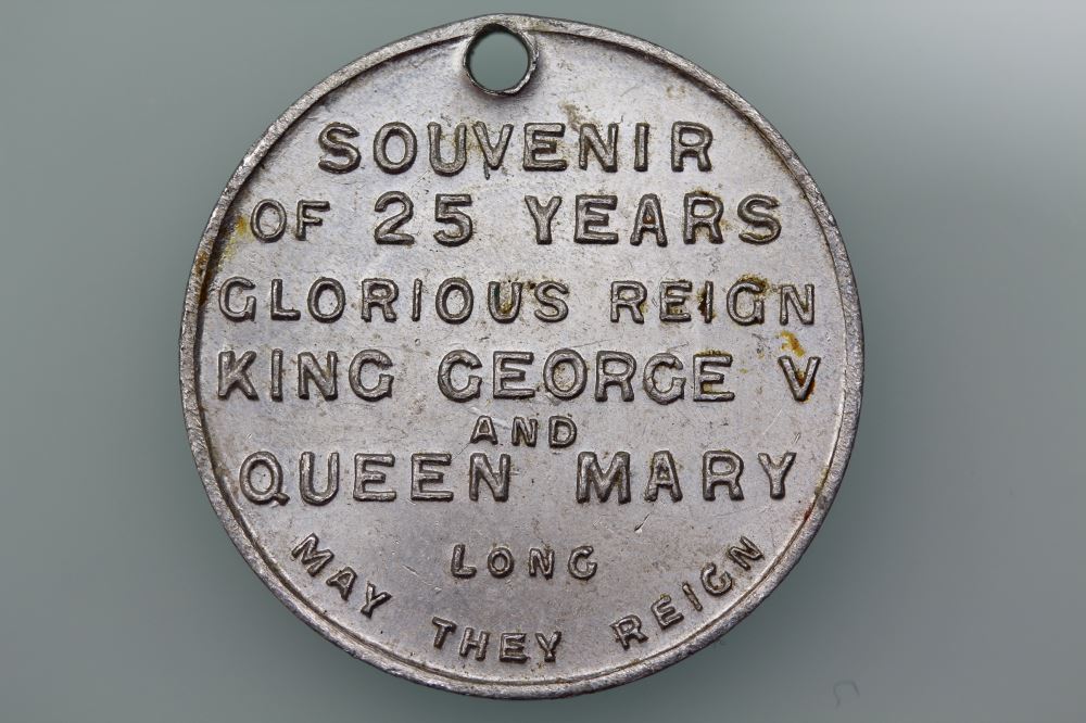 GB KING GEORGE V & QUEEN MARY SILVER JUBILEE 1910- 1935 MEDAL – John ...