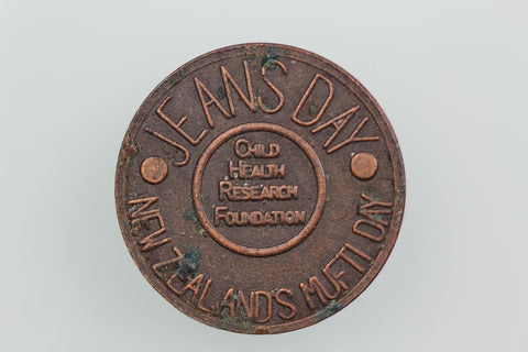 N/L1995 NZ NATIONAL JEANS DAY BUTTON BADGE PLASTIC