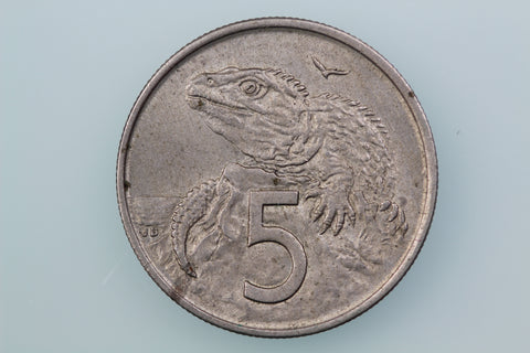 NZ FIVE CENTS COIN 1967 NO SEA TO RIGHT KM34.1