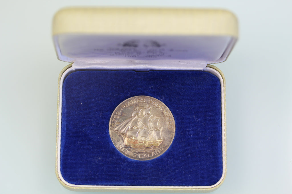 MP1969/4 NZ CAPT JAMES COOK BI-CENTENNIAL MEDAL GOLD ON SILVER CASED