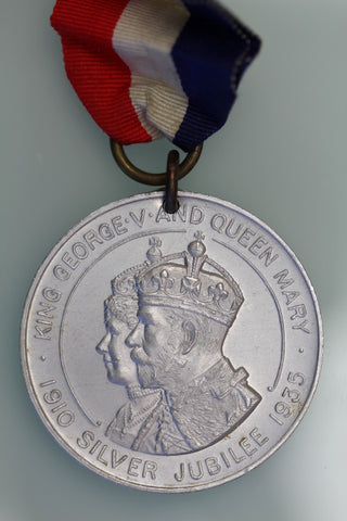 GB RARE 1935 KING GEORGE V & QUEEN MARY SILVER JUBILEE MEDAL